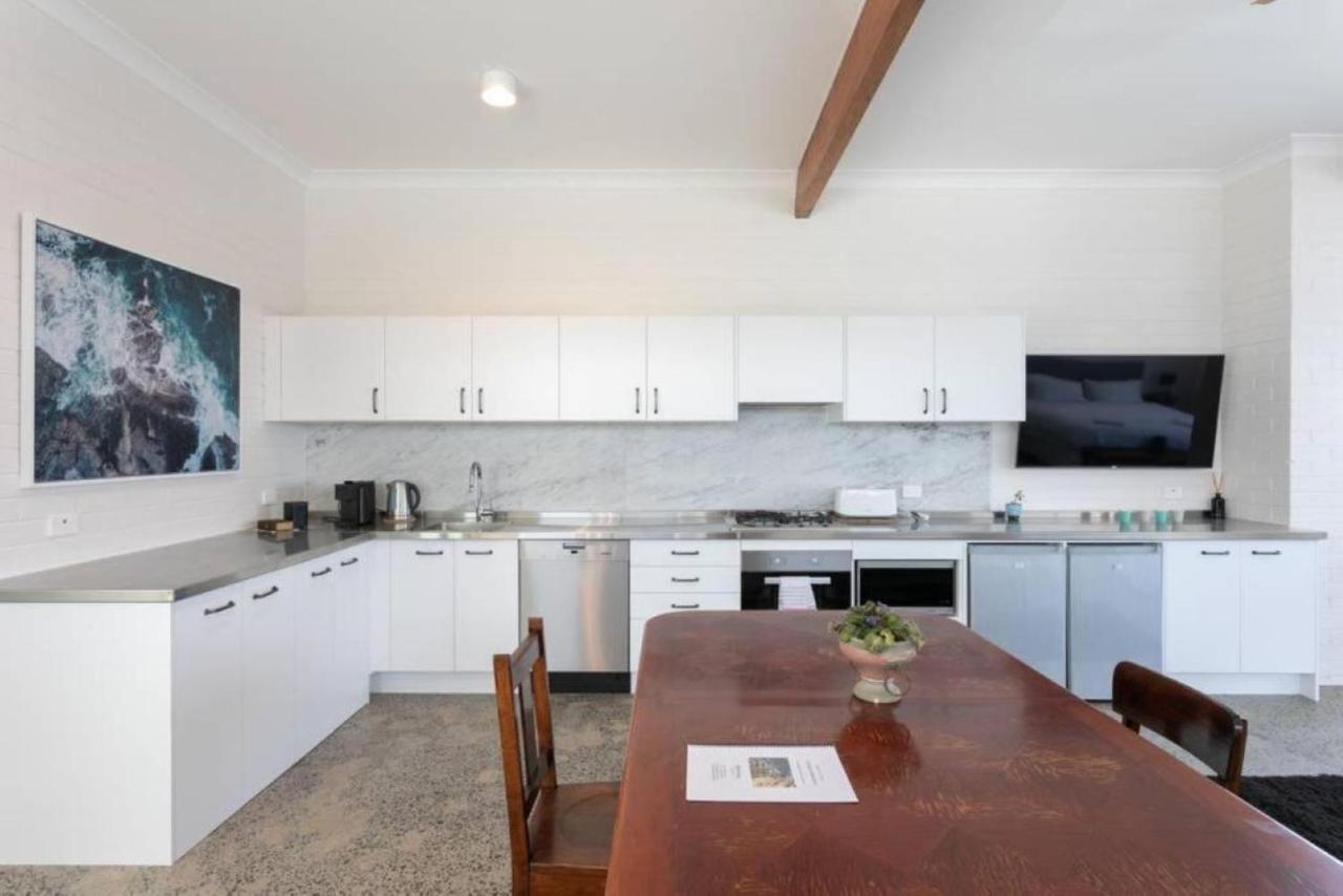 Upscale Cliffside Studio With Ocean Views North Bondi 悉尼 外观 照片