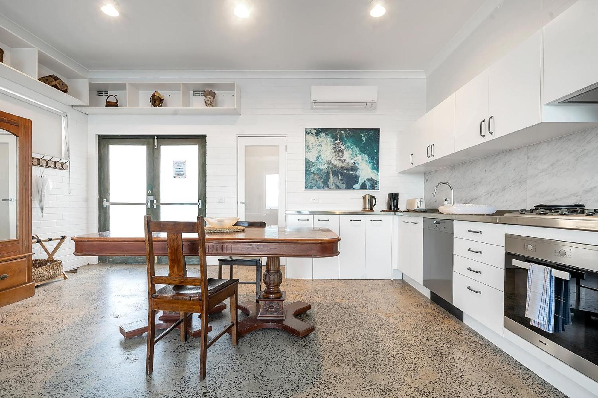 Upscale Cliffside Studio With Ocean Views North Bondi 悉尼 外观 照片