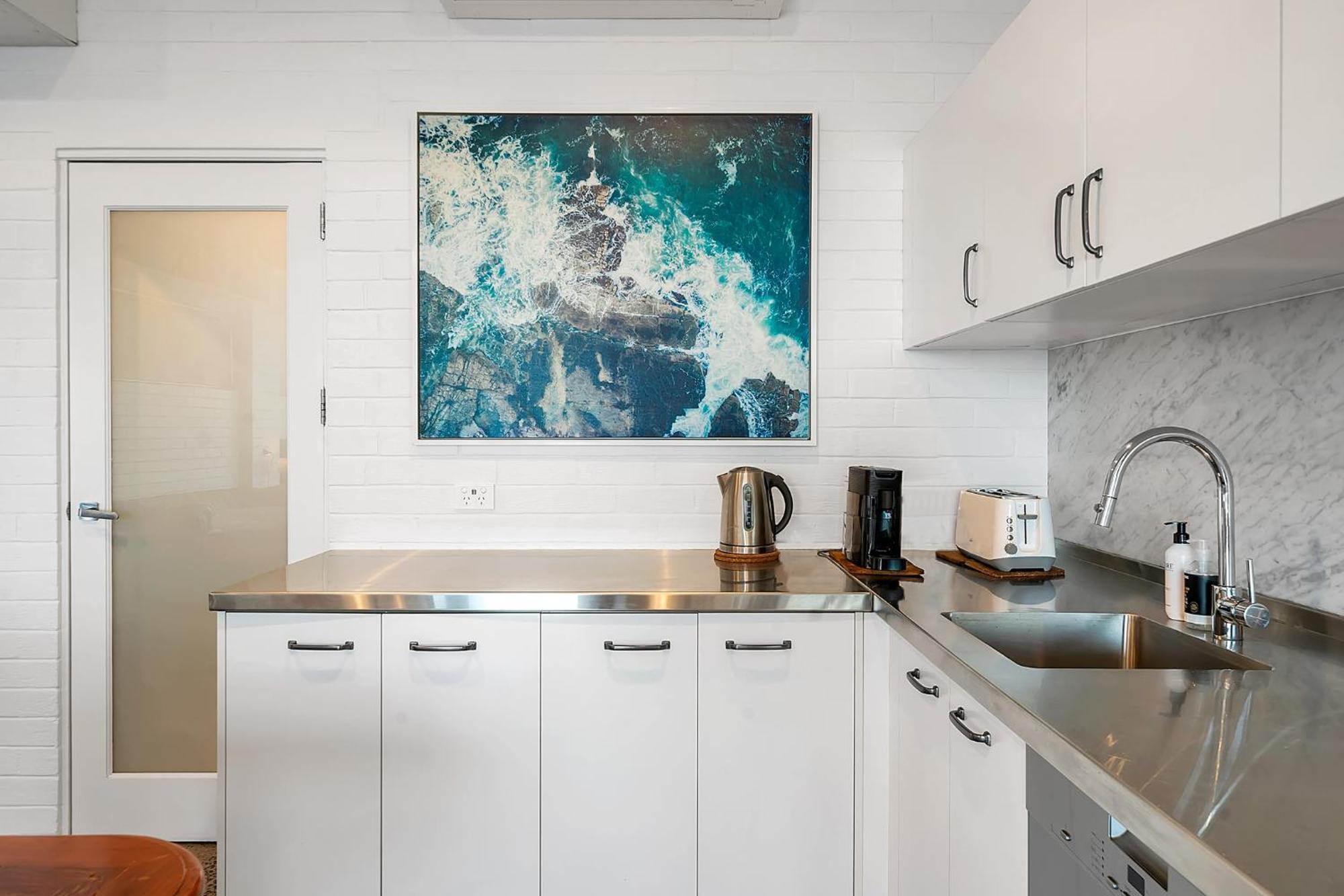 Upscale Cliffside Studio With Ocean Views North Bondi 悉尼 外观 照片