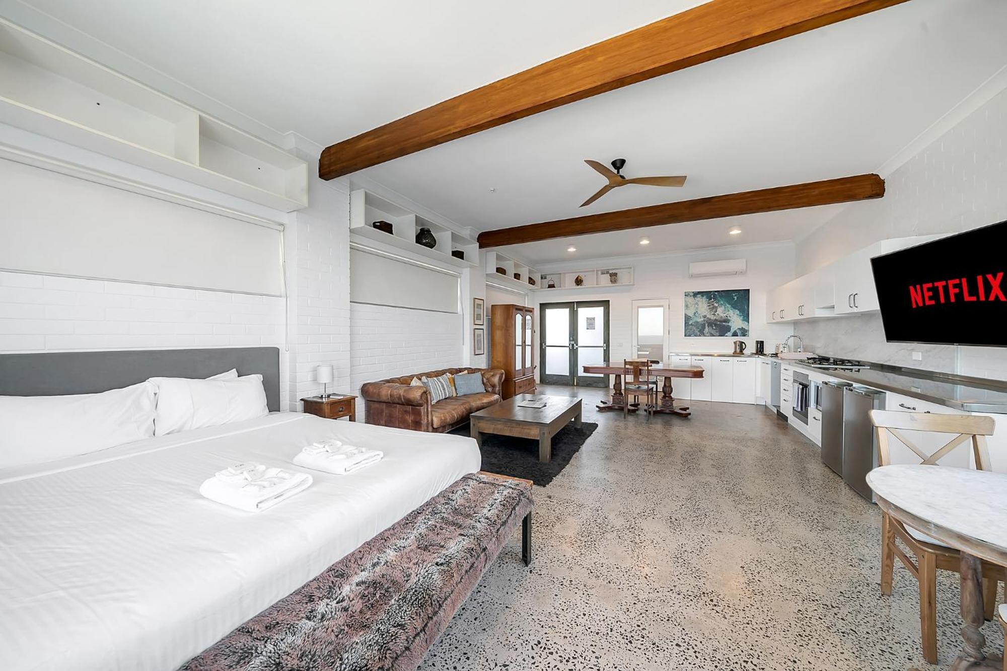 Upscale Cliffside Studio With Ocean Views North Bondi 悉尼 外观 照片